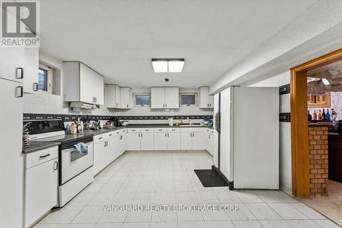 38 Colton Crescent N, Vaughan, ON - Indoor Photo Showing Kitchen