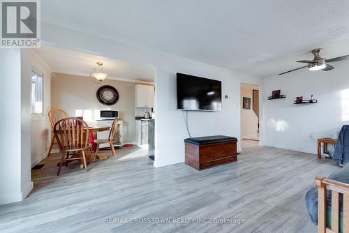 2 Fletcher Drive, Barrie, ON - Indoor Photo Showing Living Room