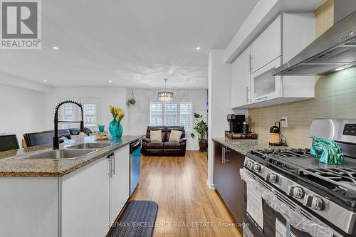 5 Francesco Street, Brampton, ON - Indoor Photo Showing Kitchen With Double Sink With Upgraded Kitchen