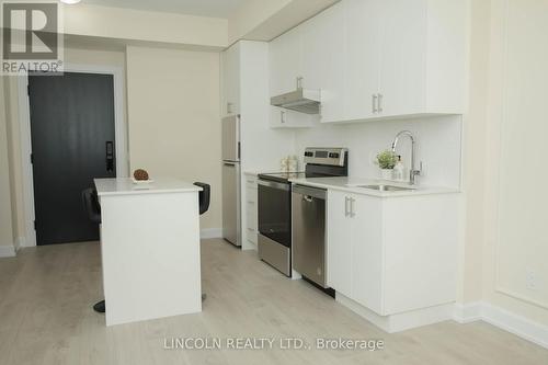 814 - 3220 William Coltson Avenue N, Oakville, ON - Indoor Photo Showing Kitchen