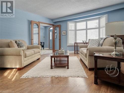 19 Roland Lane, London, ON - Indoor Photo Showing Living Room