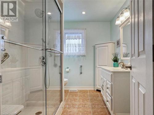 19 Roland Lane, London, ON - Indoor Photo Showing Bathroom