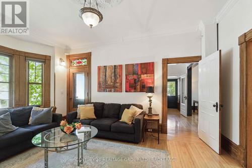 94 King Street, North Dundas, ON - Indoor Photo Showing Living Room