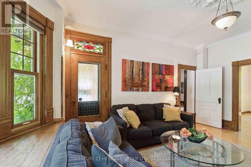 94 King Street, North Dundas, ON - Indoor Photo Showing Living Room