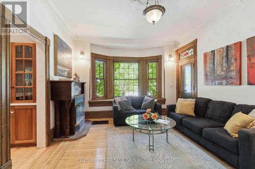 94 King Street, North Dundas, ON - Indoor Photo Showing Living Room