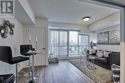 405 - 1 Falaise Road, Toronto, ON - Indoor Photo Showing Other Room