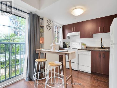 Th94 - 9 Windermere Avenue, Toronto, ON - Indoor Photo Showing Kitchen