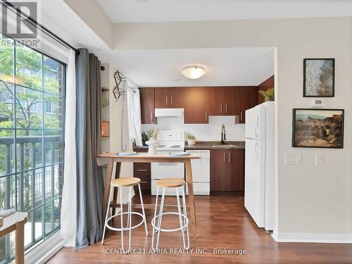 Th94 - 9 Windermere Avenue, Toronto, ON - Indoor Photo Showing Kitchen