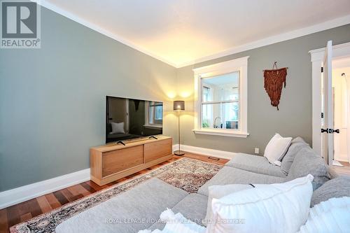 33 Audrey Avenue, Guelph, ON - Indoor Photo Showing Living Room