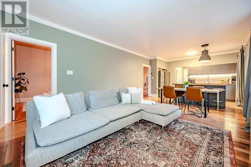 33 Audrey Avenue, Guelph, ON - Indoor Photo Showing Living Room