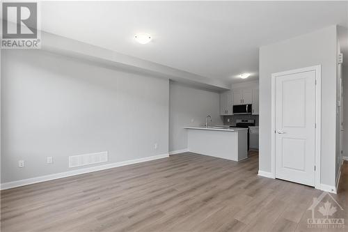 818 Glissade Grove, Ottawa, ON - Indoor Photo Showing Kitchen