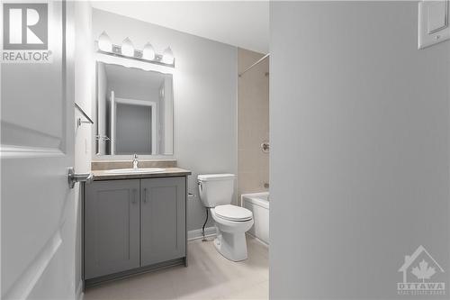 818 Glissade Grove, Ottawa, ON - Indoor Photo Showing Bathroom