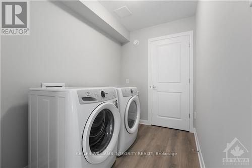 818 Glissade Grove, Ottawa, ON - Indoor Photo Showing Laundry Room