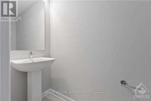 818 Glissade Grove, Ottawa, ON -  Photo Showing Bathroom