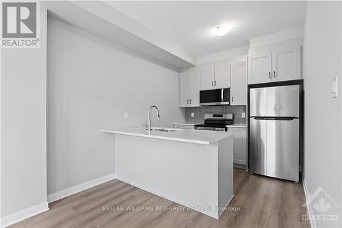 818 Glissade Grove, Ottawa, ON - Indoor Photo Showing Kitchen