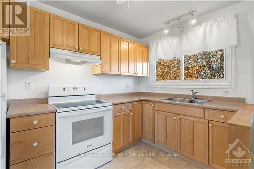 17 Domus Crescent, Ottawa, ON - Indoor Photo Showing Kitchen With Double Sink