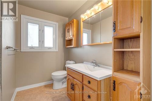 17 Domus Crescent, Ottawa, ON - Indoor Photo Showing Bathroom