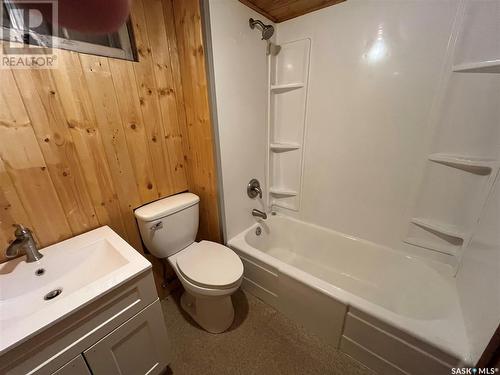 149 11Th Street E, Prince Albert, SK - Indoor Photo Showing Bathroom