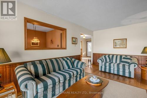 281 Chalfield Lane, Mississauga, ON - Indoor Photo Showing Living Room