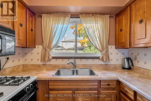 281 Chalfield Lane, Mississauga, ON - Indoor Photo Showing Kitchen With Double Sink