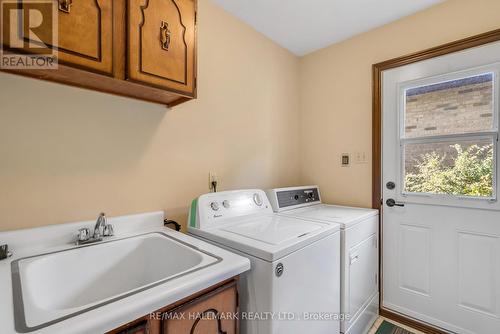 281 Chalfield Lane, Mississauga, ON - Indoor Photo Showing Laundry Room