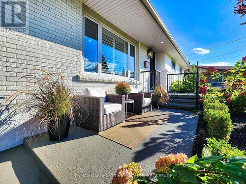 4652 Queensway Gardens, Niagara Falls (212 - Morrison), ON - Outdoor With Deck Patio Veranda