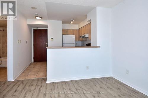 610 - 39 Oneida Crescent, Richmond Hill, ON - Indoor Photo Showing Kitchen