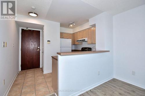 610 - 39 Oneida Crescent, Richmond Hill, ON - Indoor Photo Showing Kitchen