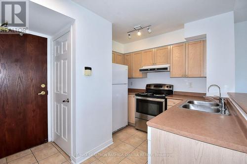 610 - 39 Oneida Crescent, Richmond Hill, ON - Indoor Photo Showing Kitchen With Double Sink