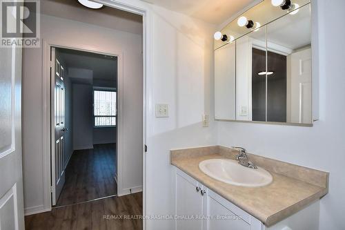 610 - 39 Oneida Crescent, Richmond Hill, ON - Indoor Photo Showing Bathroom