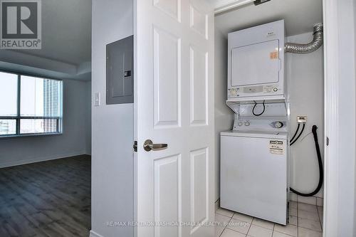 610 - 39 Oneida Crescent, Richmond Hill, ON - Indoor Photo Showing Laundry Room