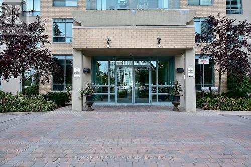 610 - 39 Oneida Crescent, Richmond Hill, ON - Outdoor