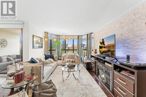 205 - 1333 Bloor Street, Mississauga, ON - Indoor Photo Showing Living Room