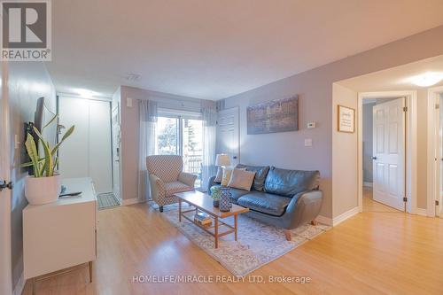 4140 Foxwood Drive, Burlington, ON - Indoor Photo Showing Living Room