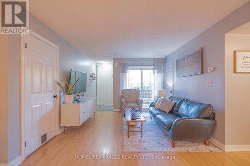 4140 Foxwood Drive, Burlington, ON - Indoor Photo Showing Living Room