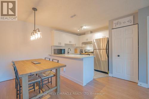 4140 Foxwood Drive, Burlington, ON - Indoor Photo Showing Kitchen