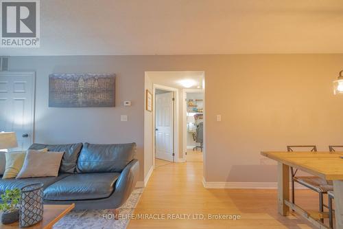 4140 Foxwood Drive, Burlington, ON - Indoor Photo Showing Living Room