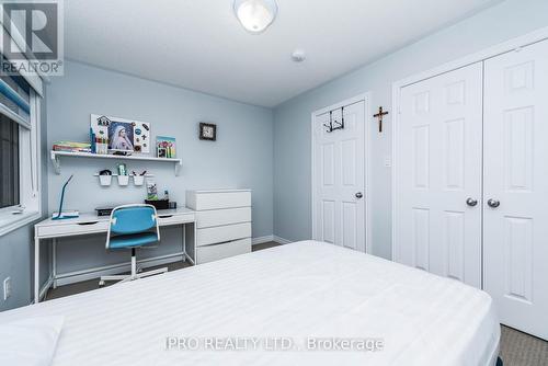 27 Tysonville Circle, Brampton, ON - Indoor Photo Showing Bedroom