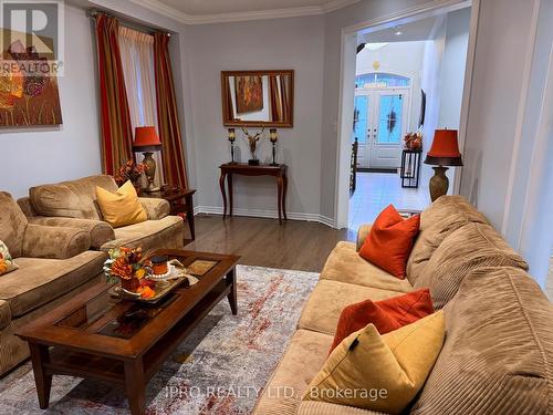 27 Tysonville Circle, Brampton, ON - Indoor Photo Showing Living Room