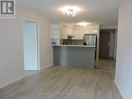 905 - 503 Beecroft Road, Toronto, ON - Indoor Photo Showing Kitchen