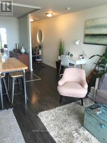 1511 - 78 Tecumseth Street, Toronto, ON - Indoor Photo Showing Living Room