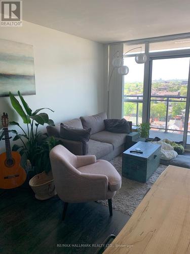 1511 - 78 Tecumseth Street, Toronto, ON - Indoor Photo Showing Living Room