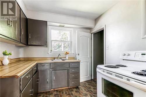 1440 Hawthorne Drive, Sudbury, ON - Indoor Photo Showing Kitchen