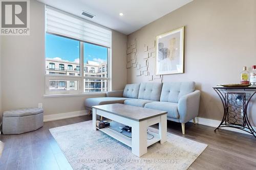 728W - 268 Buchanan Drive, Markham, ON - Indoor Photo Showing Living Room