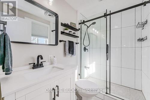 20 Golden Pond Road, Puslinch, ON - Indoor Photo Showing Bathroom