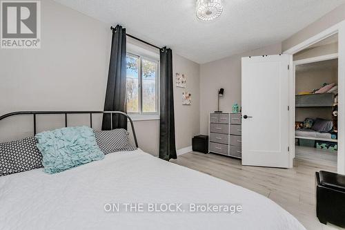 20 Golden Pond Road, Puslinch, ON - Indoor Photo Showing Bedroom