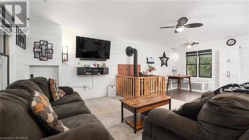 26 Mary Avenue, South Bruce Peninsula, ON - Indoor Photo Showing Living Room