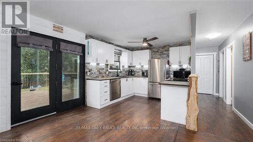 26 Mary Avenue, South Bruce Peninsula, ON - Indoor Photo Showing Kitchen With Upgraded Kitchen