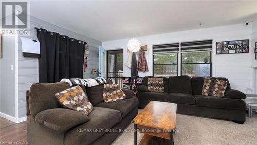 26 Mary Avenue, South Bruce Peninsula, ON - Indoor Photo Showing Living Room