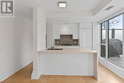 406 - 3 Southvale Drive, Toronto, ON - Indoor Photo Showing Kitchen